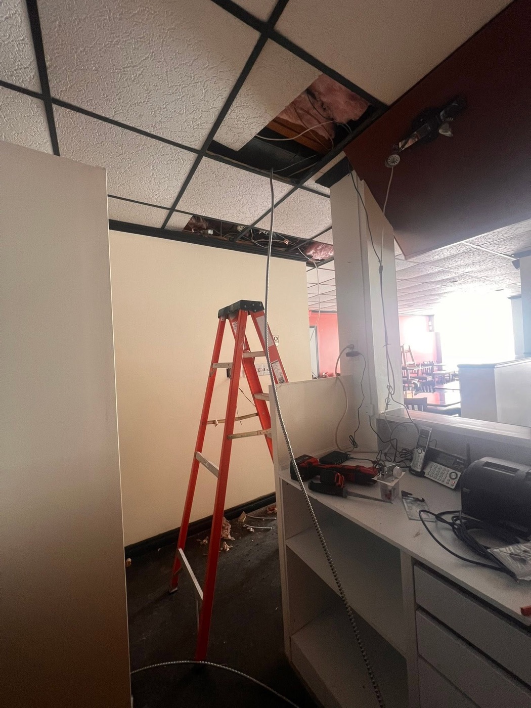 Commercial electrician service